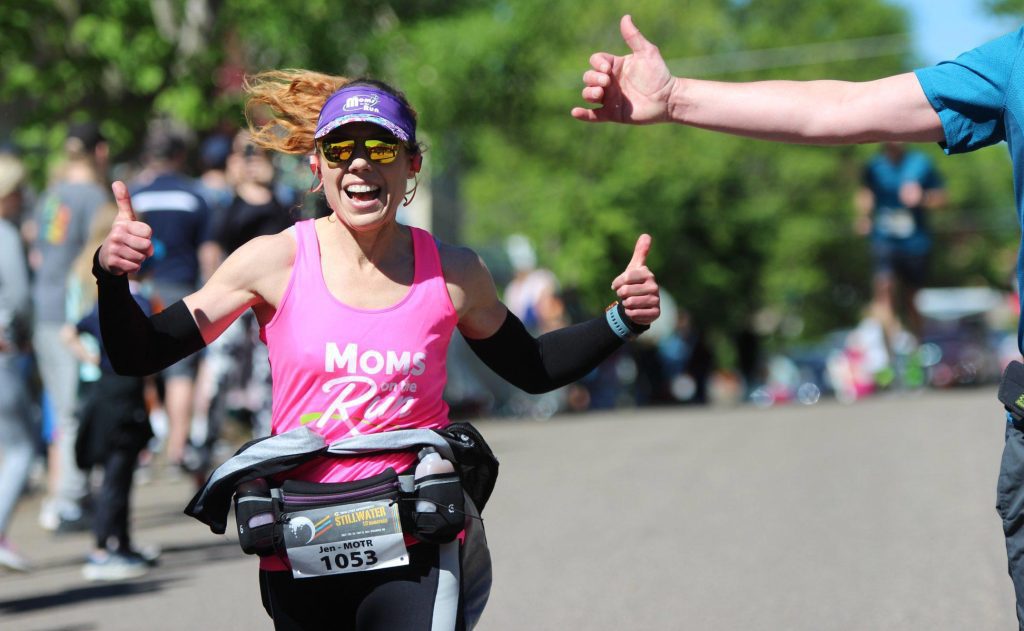 3 women racing a marathon