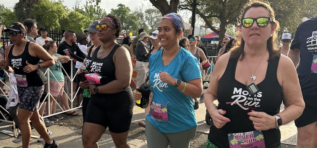 5 Moms on the Run members running in a race