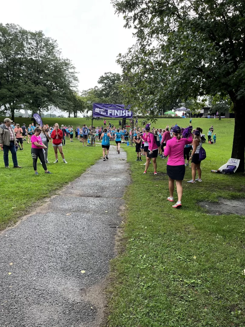 MOTR participants in a 5k race