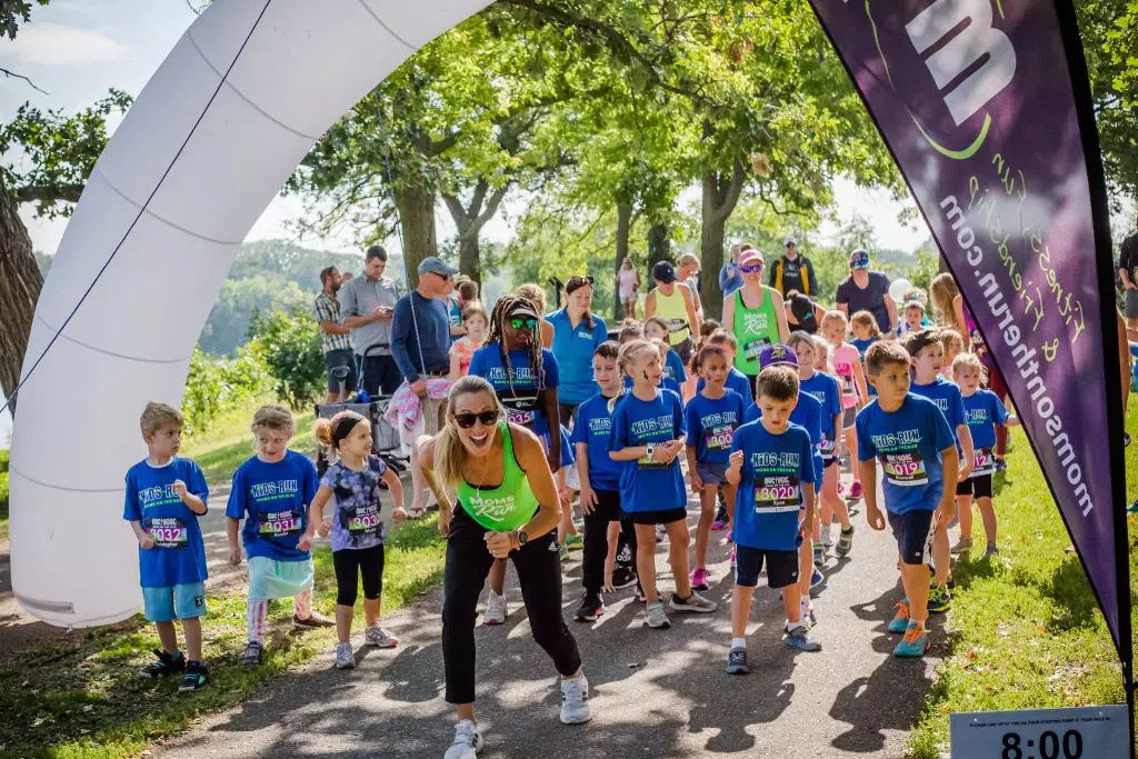 Olympian Carrie Tollefson with Kids Run by Moms on the Run