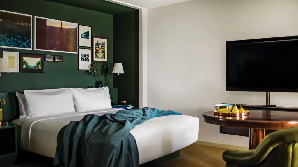 Las Vegas destination race hotel room